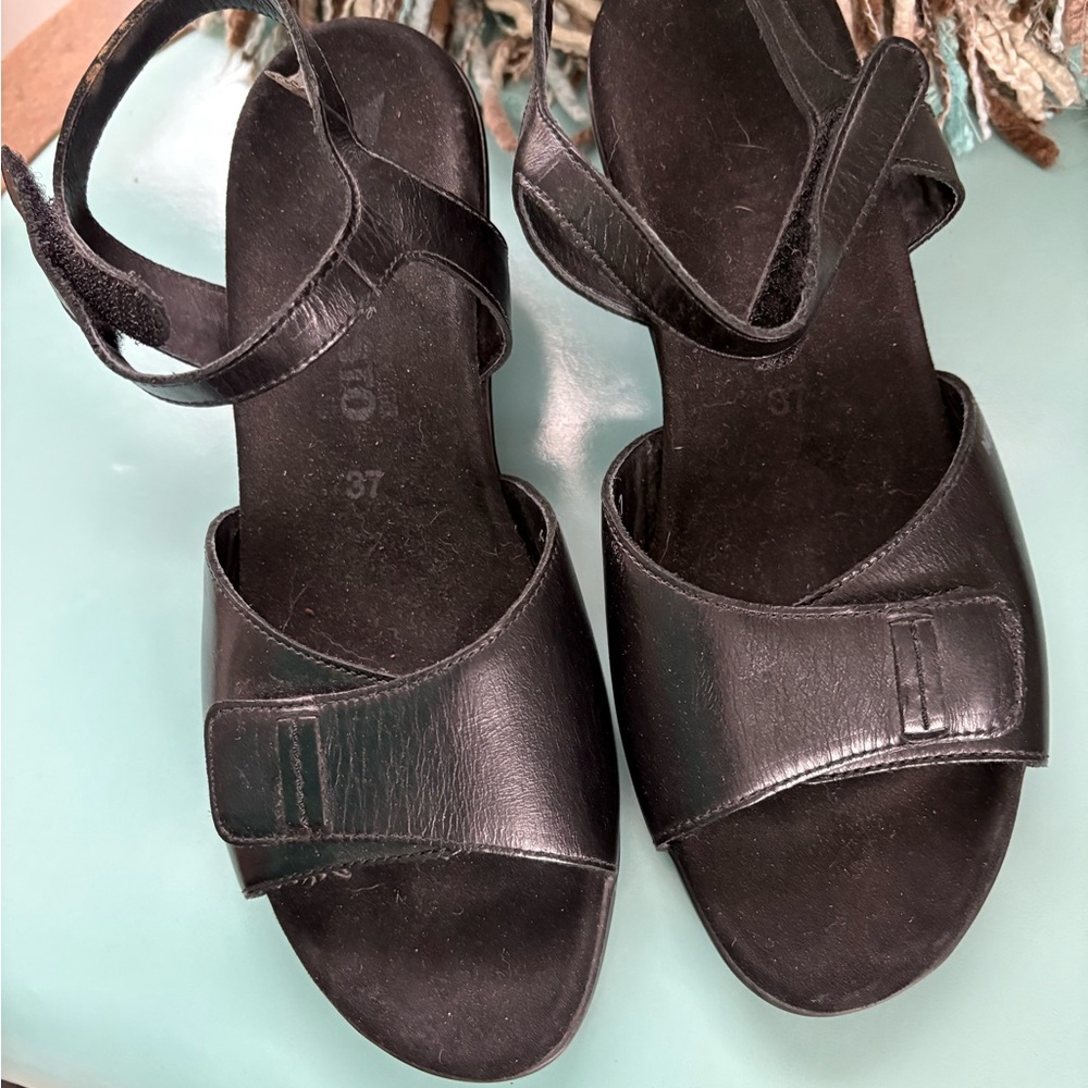Mephisto Women's Black Sandals